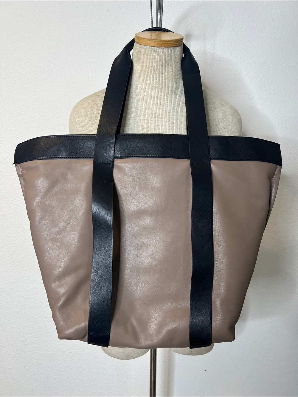 Adolfo Dominguez Black Leather Tote Bag - Sleek Everyday Carry